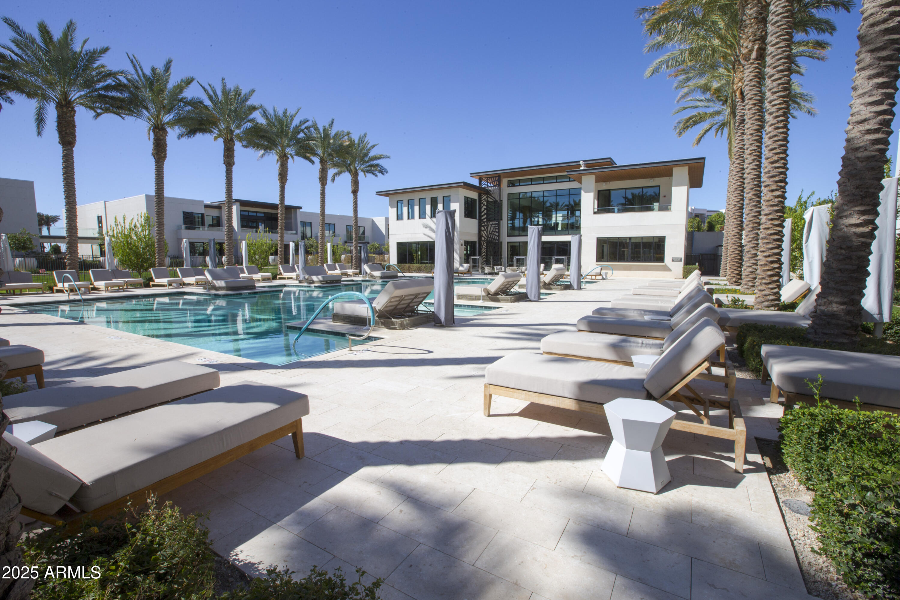 6587 N PALMERAIE Boulevard 2041
