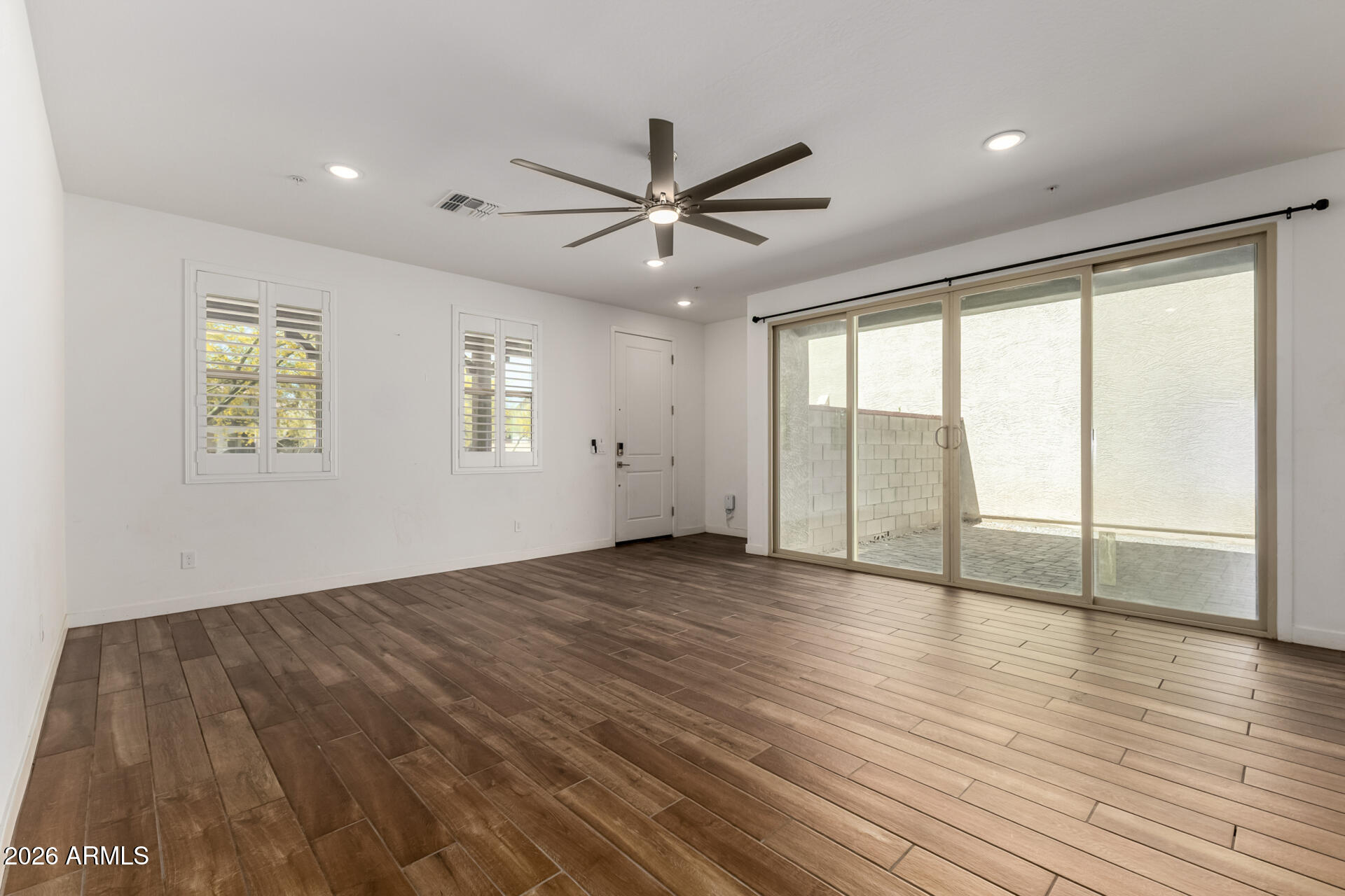 1877 N MARKETSIDE Avenue