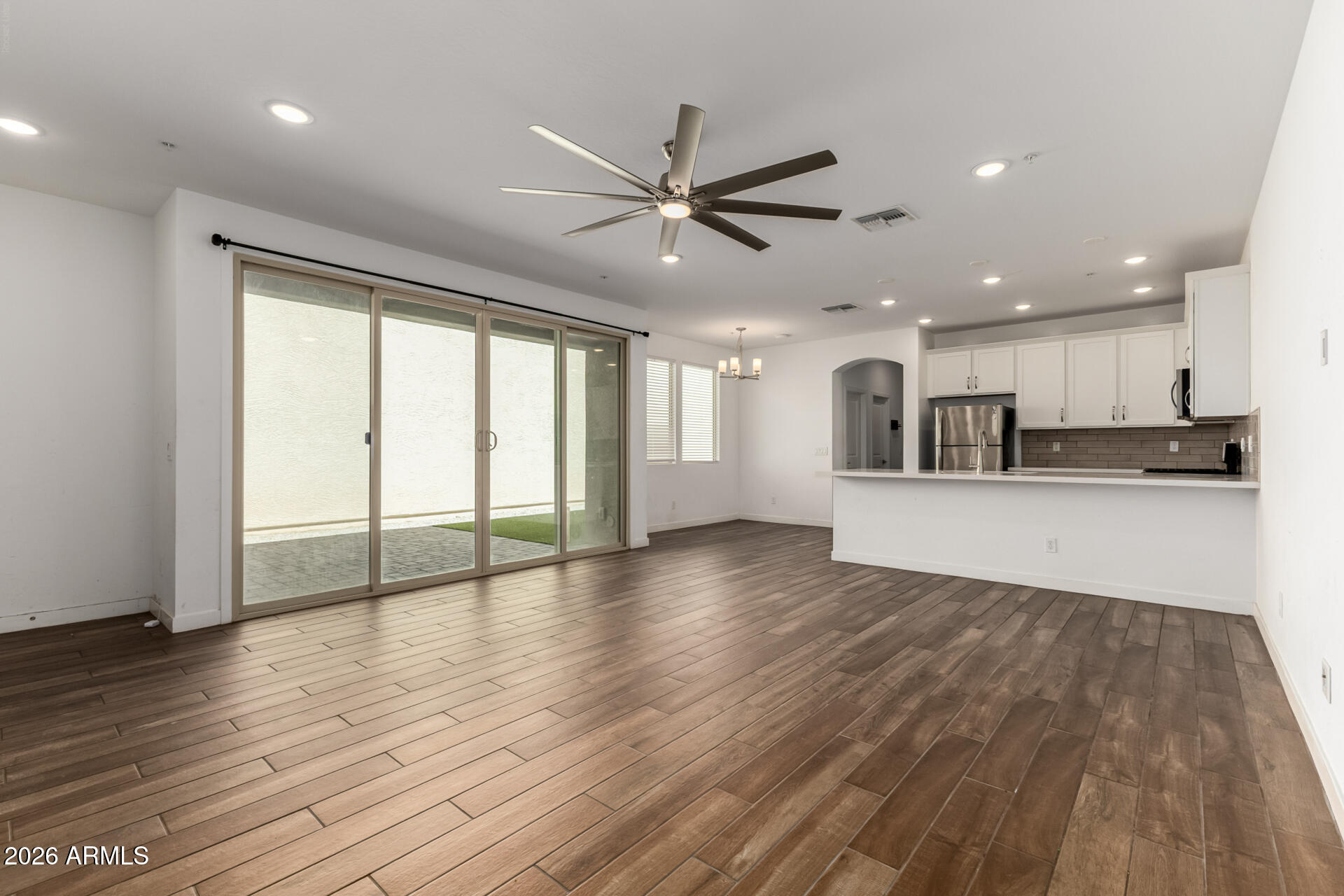 1877 N MARKETSIDE Avenue