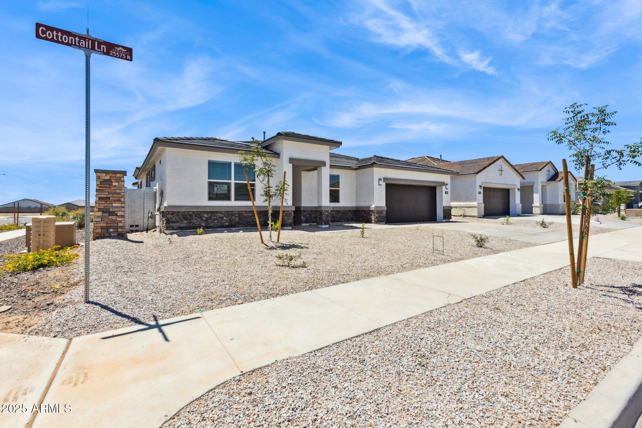 15349 W COTTONTAIL Lane