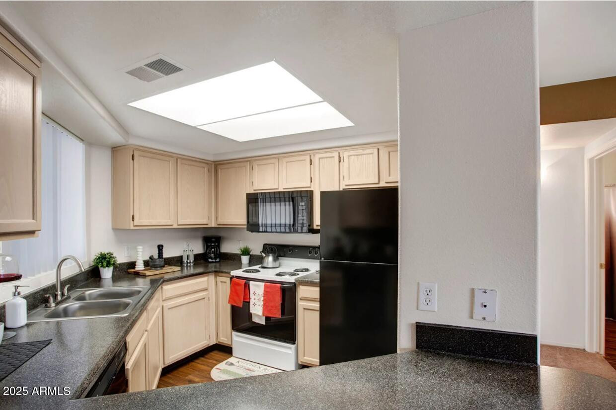 1550 E Thunderbird Road Ofc