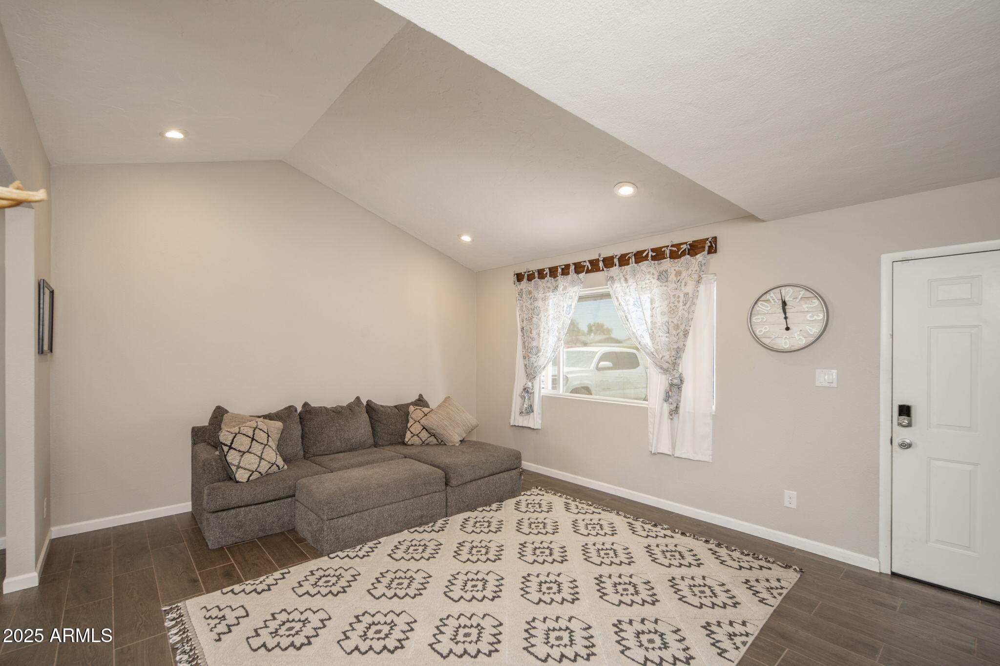 557 S VISALIA Street