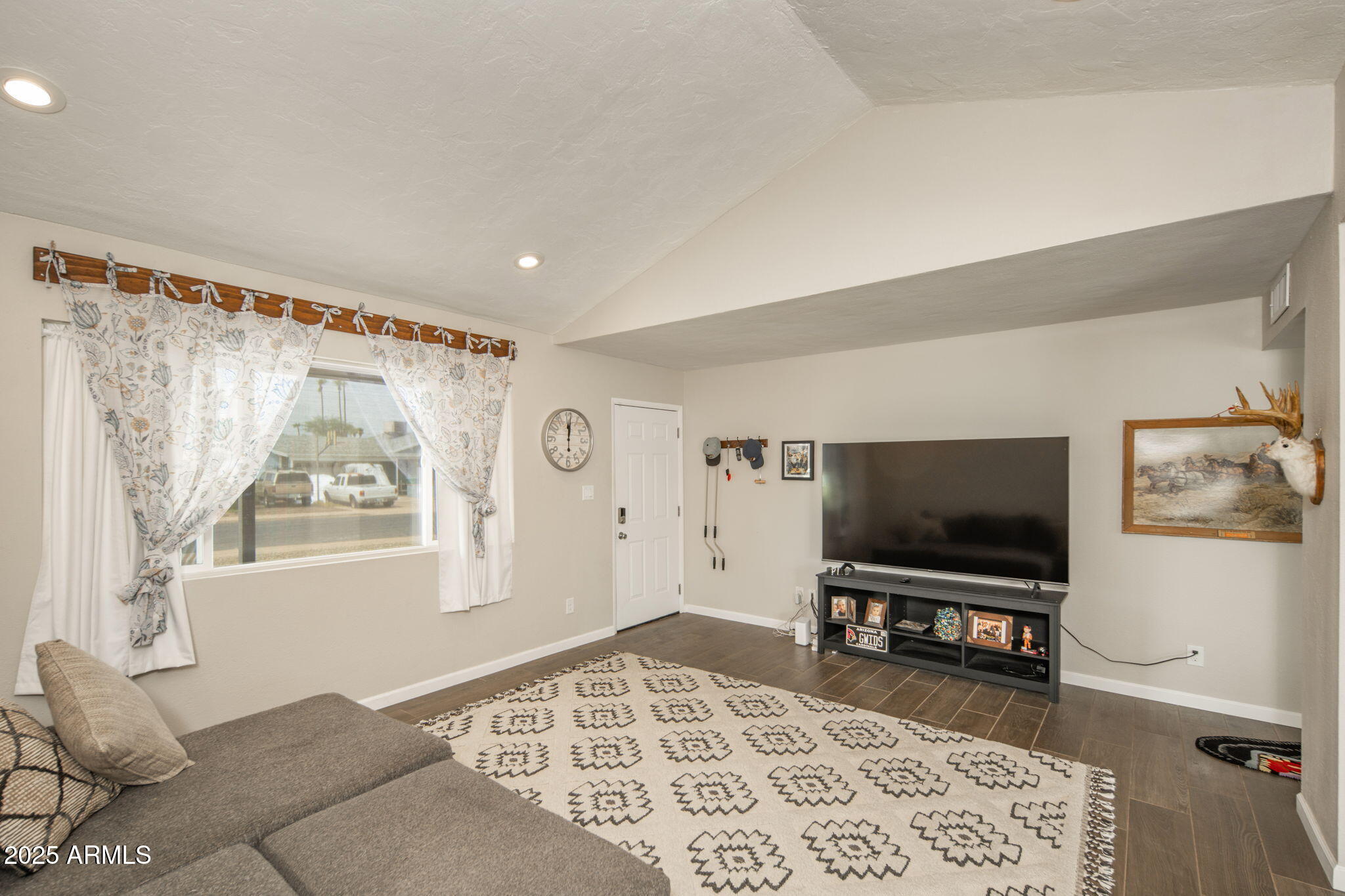 557 S VISALIA Street