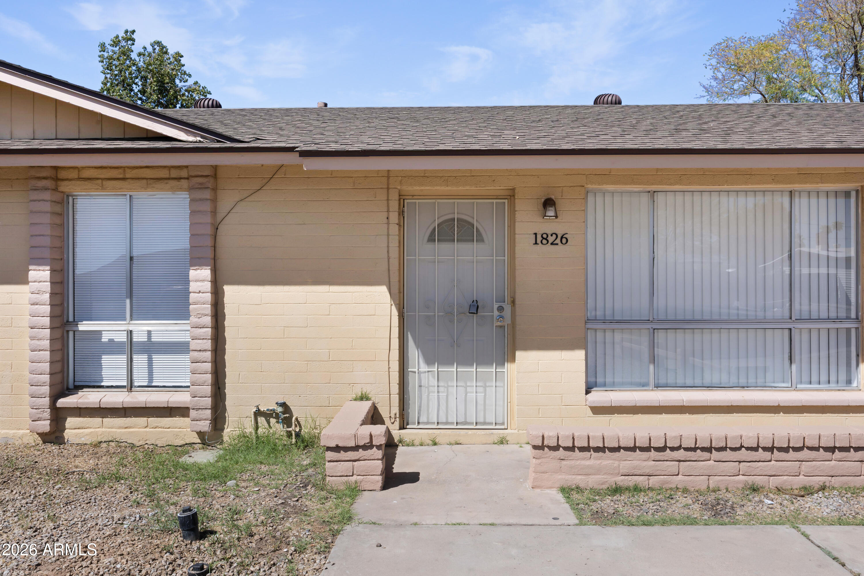 1826 W BEHREND Drive