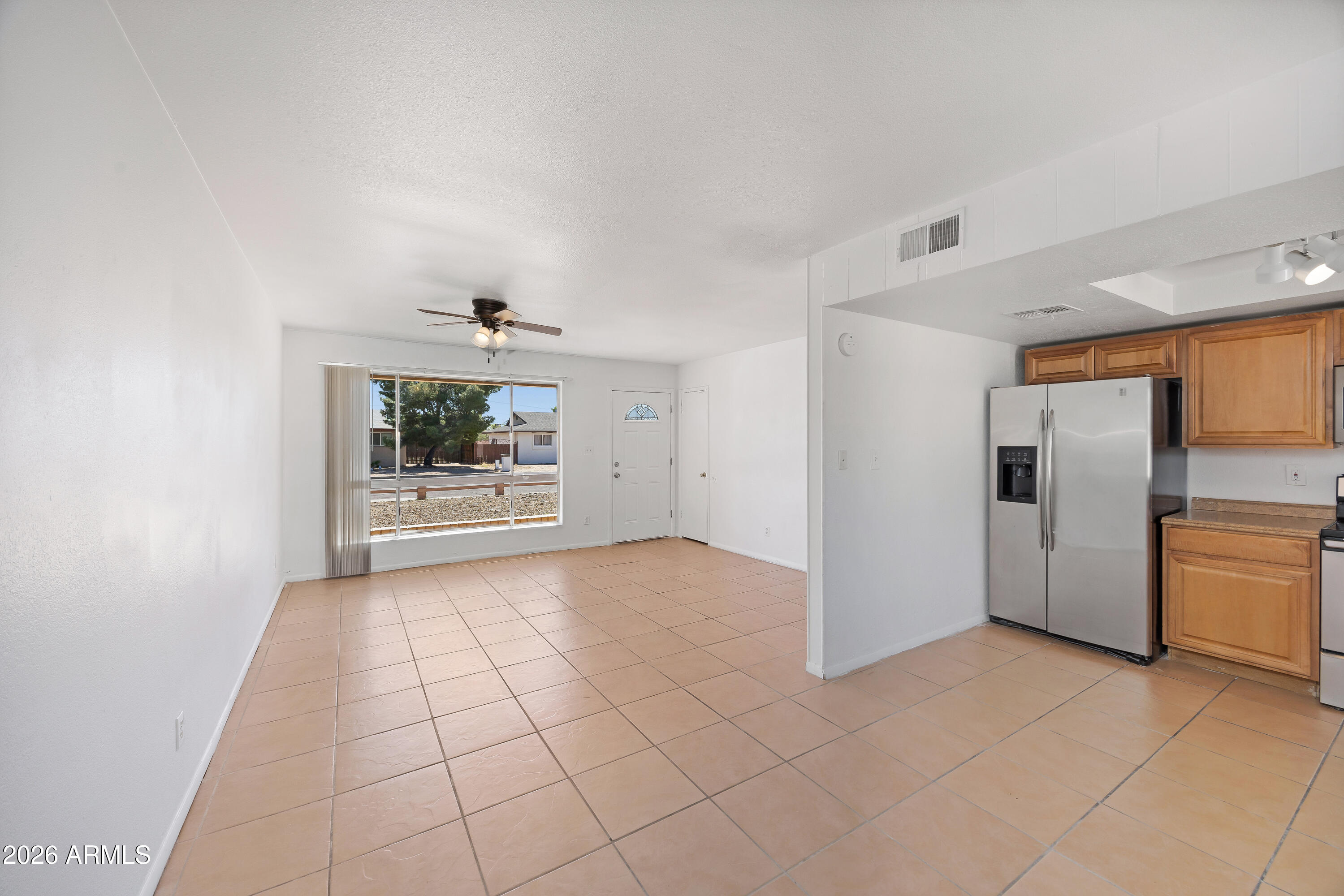 1826 W BEHREND Drive