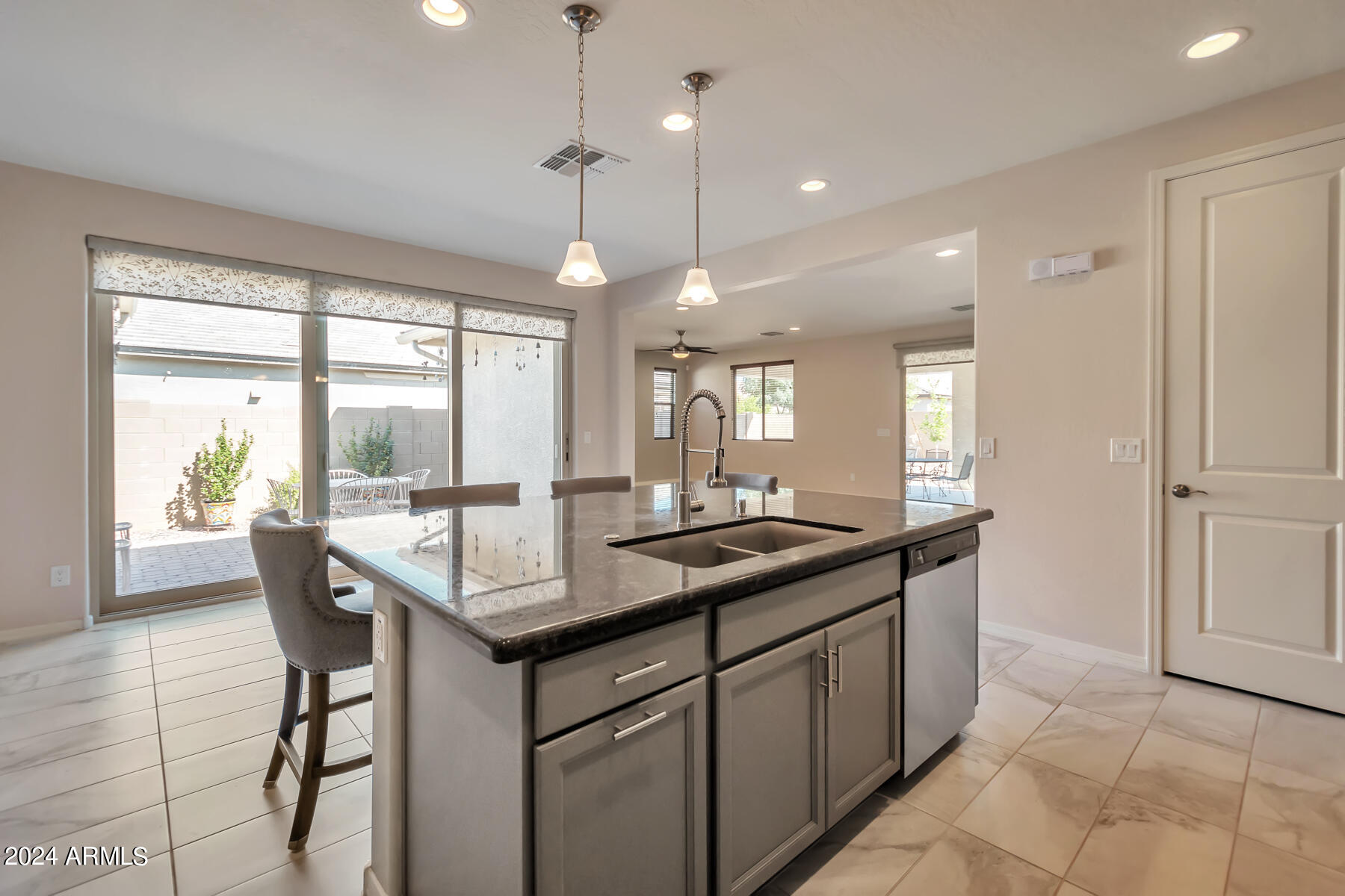 5653 S WINCHESTER --