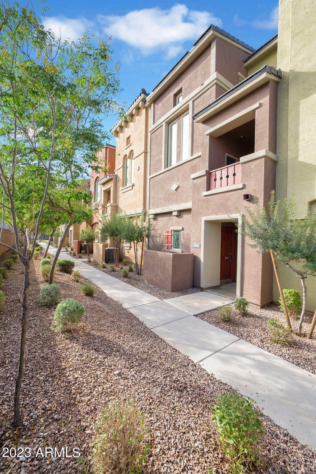 240 W JUNIPER Avenue 1047