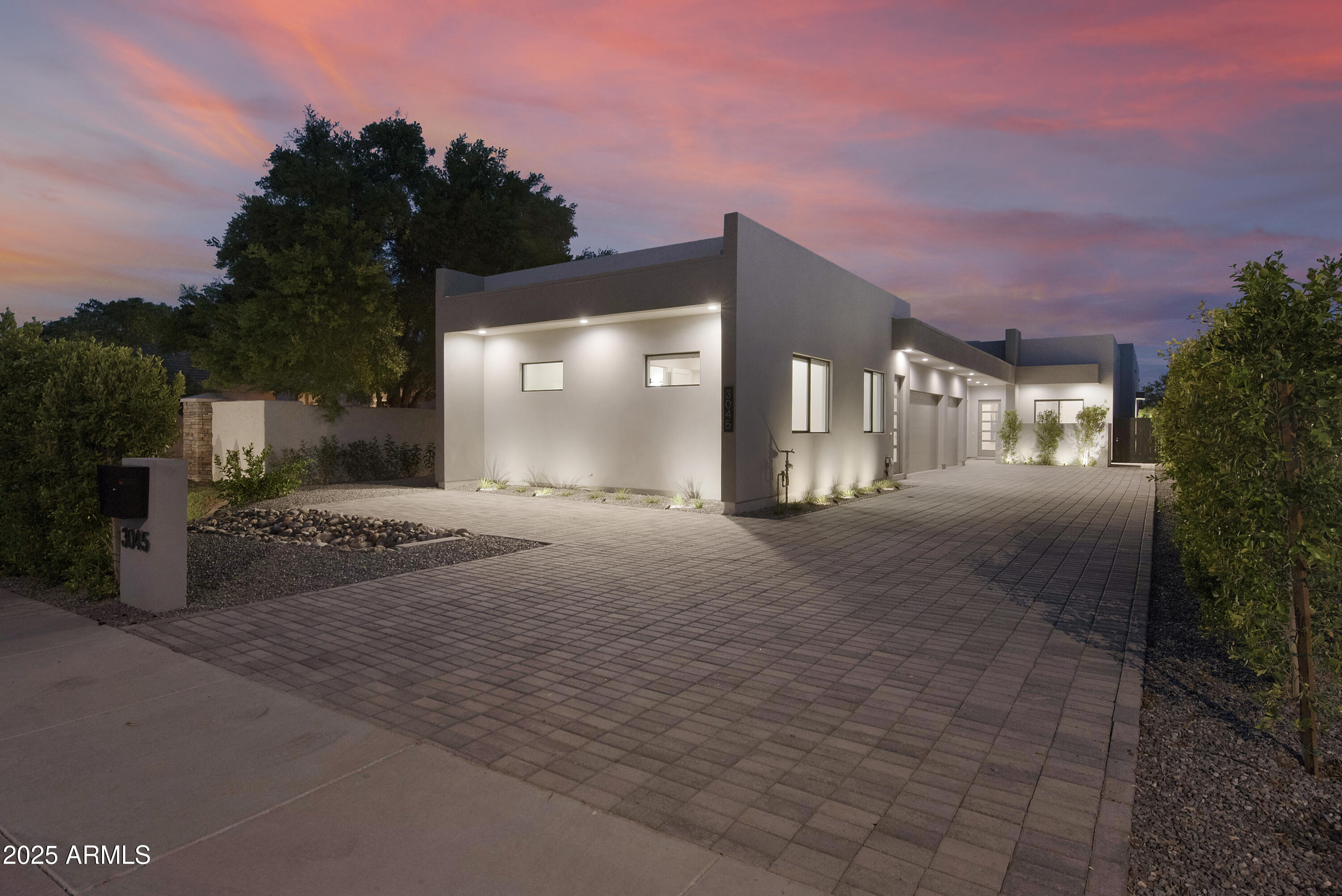 3045 E COOLIDGE Street