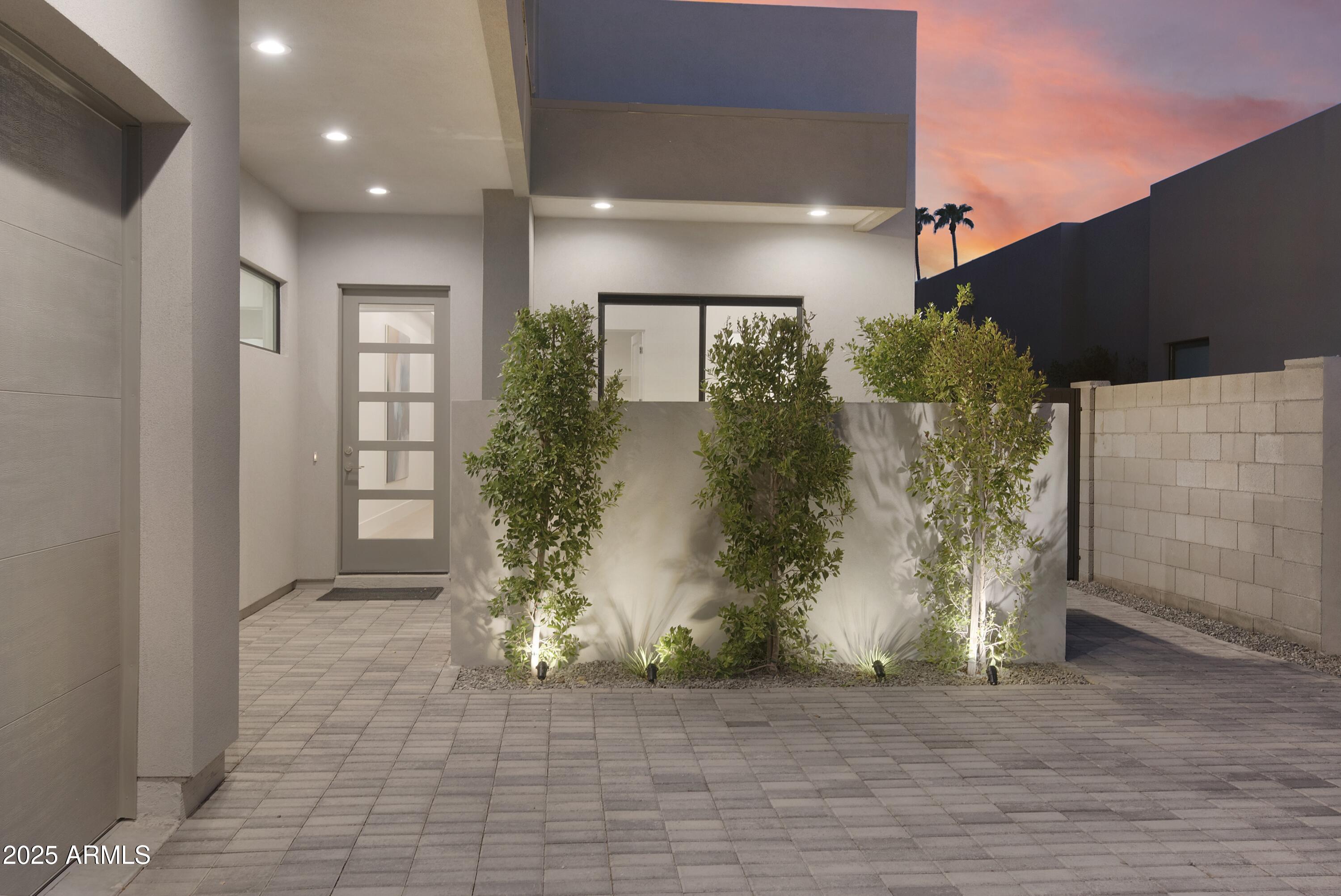 3045 E COOLIDGE Street