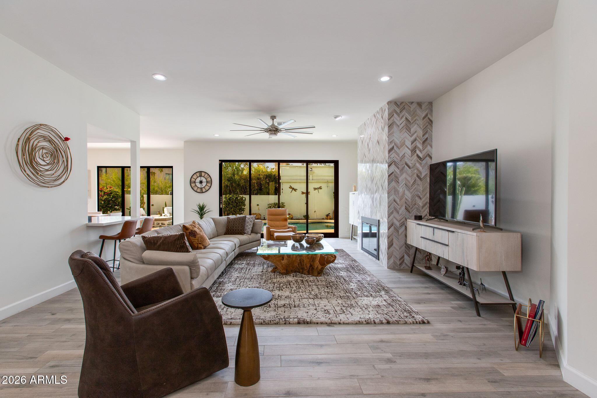 2737 E ARIZONA BILTMORE Circle 29