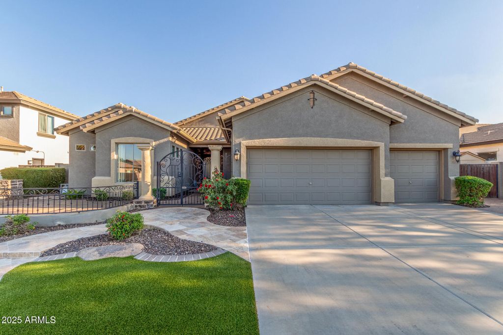 Photo of 6757 S Seneca Way, Gilbert, AZ 85298 (MLS # 6951253)