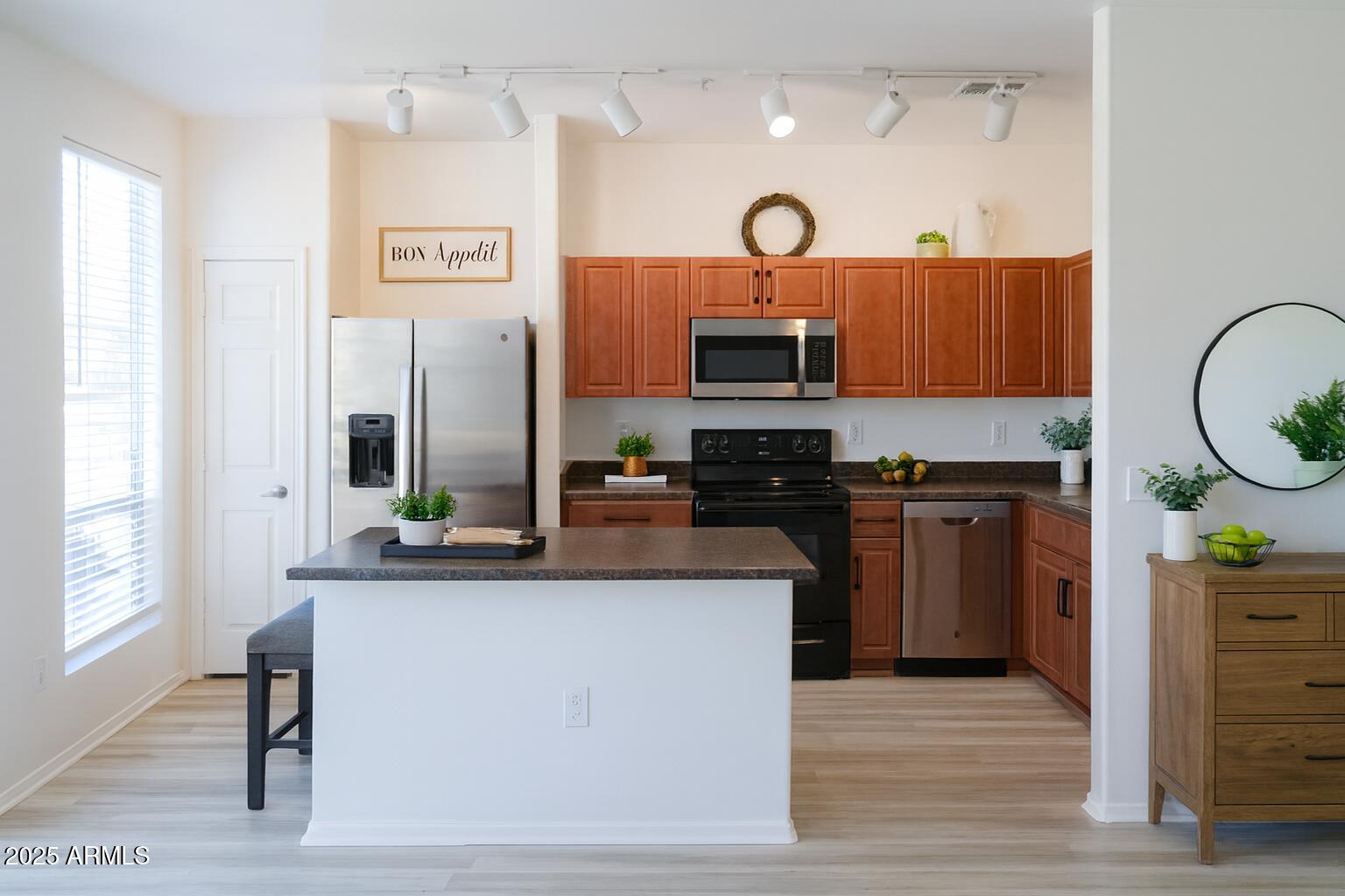 2450 W GLENROSA Avenue 48