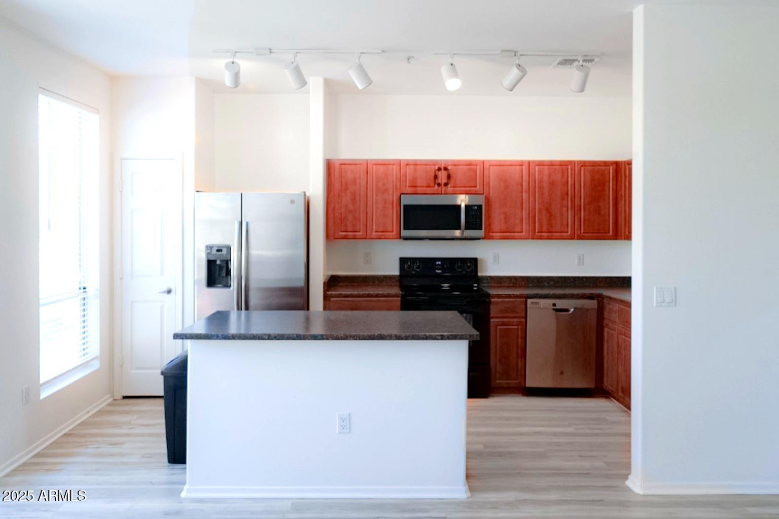 2450 W GLENROSA Avenue 48