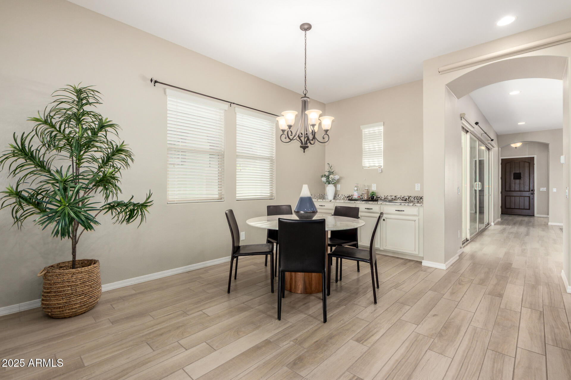 2811 S JEFFRY Street