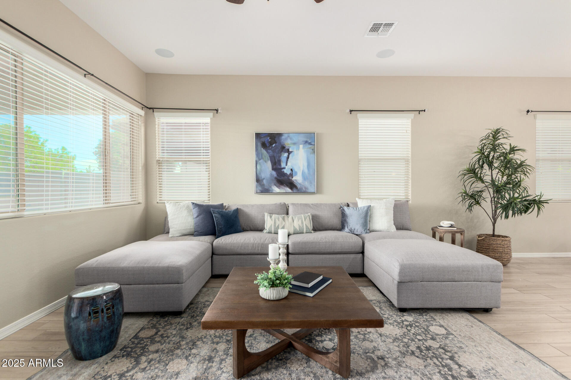 2811 S JEFFRY Street