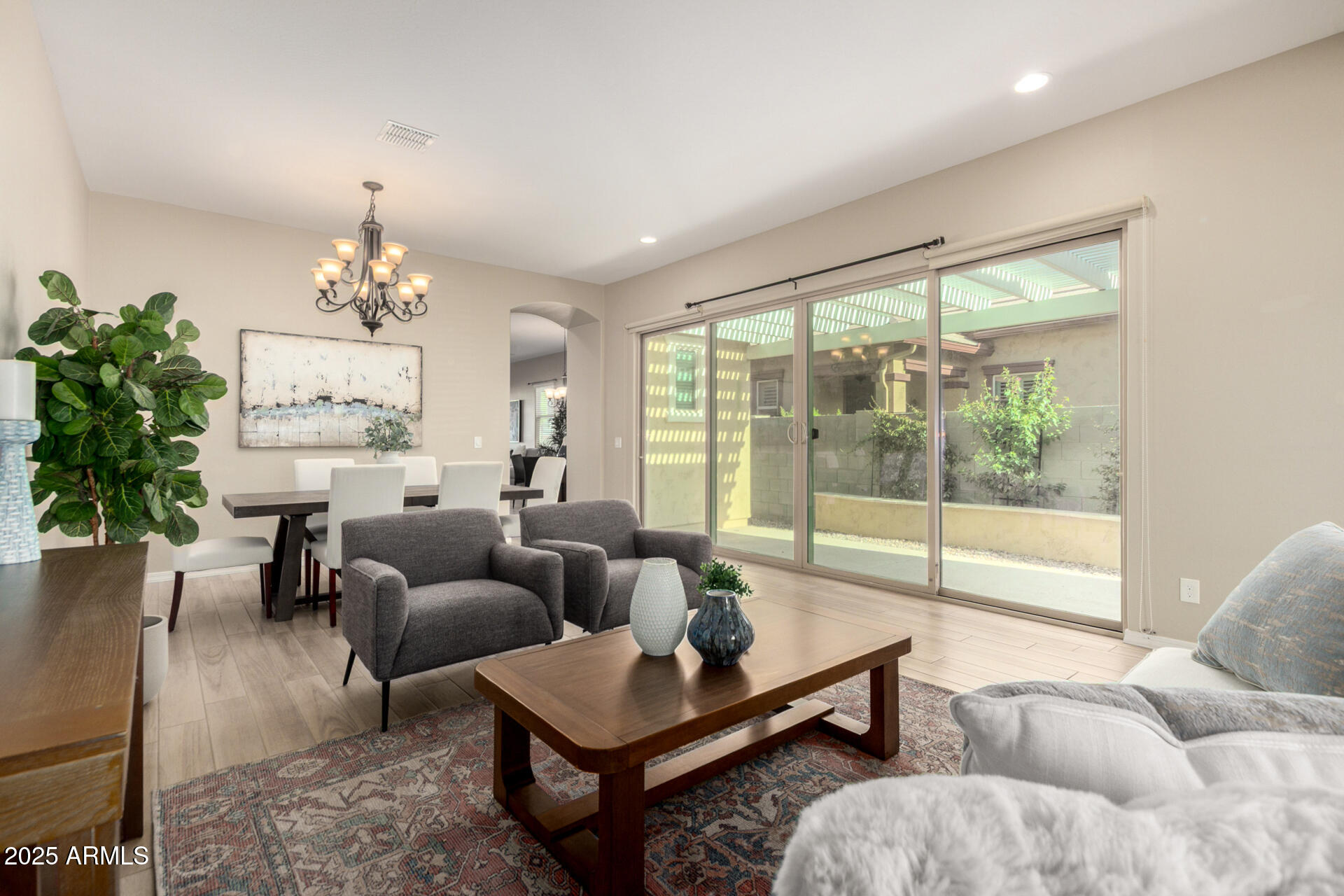 2811 S JEFFRY Street