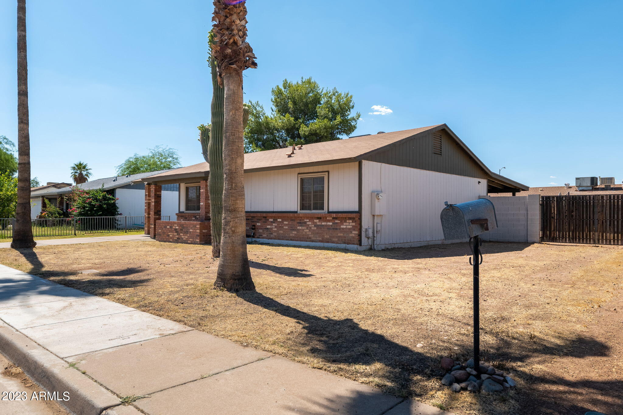 964 W Hackamore Street