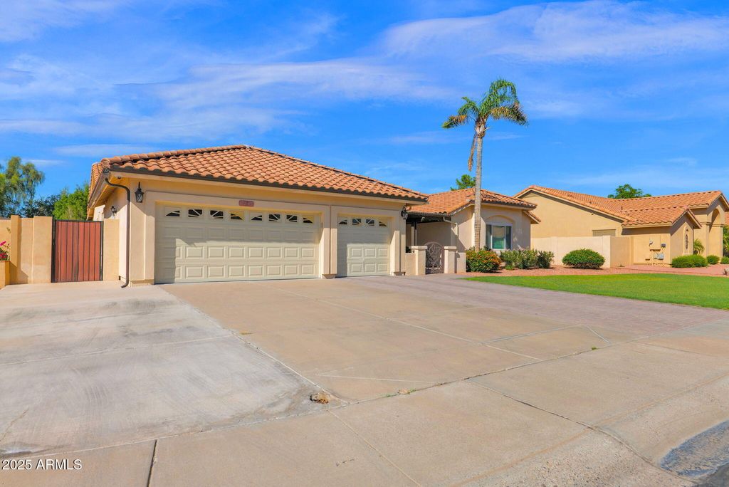 Photo of 7236 W Voltaire Avenue, Peoria, AZ 85381 (MLS # 6920889)