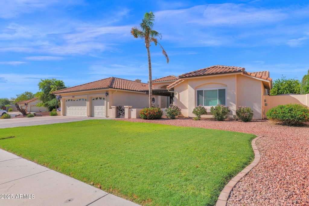 Photo of 7236 W Voltaire Avenue, Peoria, AZ 85381 (MLS # 6920889)