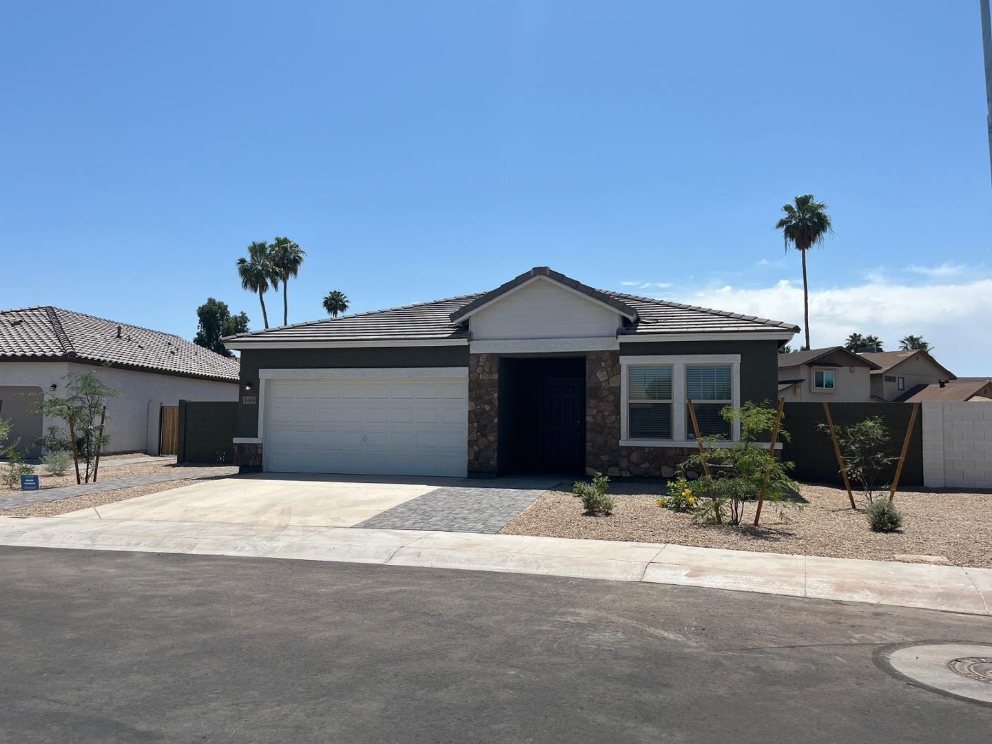4466 N 100th Drive