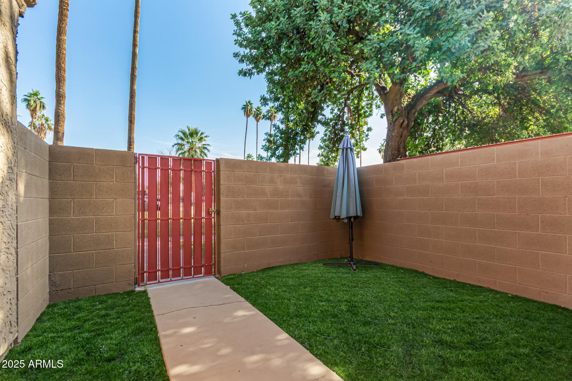 6806 W DEVONSHIRE Avenue