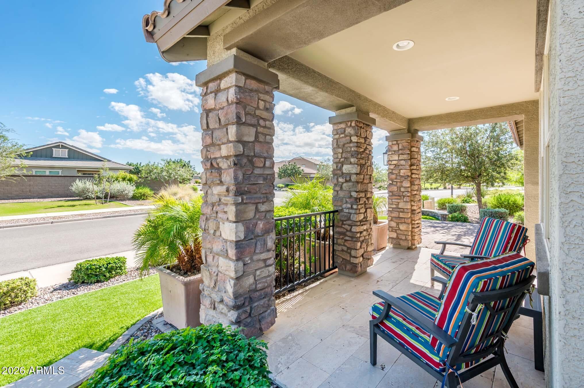 34762 N ARCADIA Drive