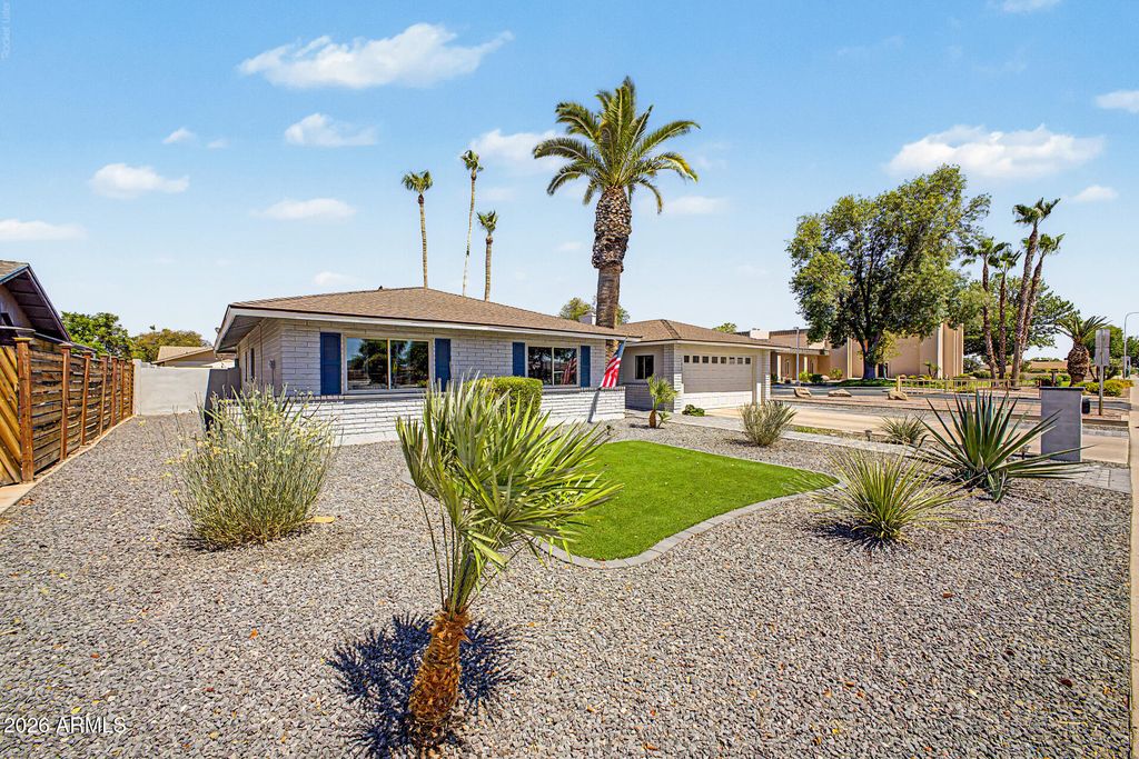 Photo of 5935 S Lakeshore Drive, Tempe, AZ 85283 (MLS # 7048434)