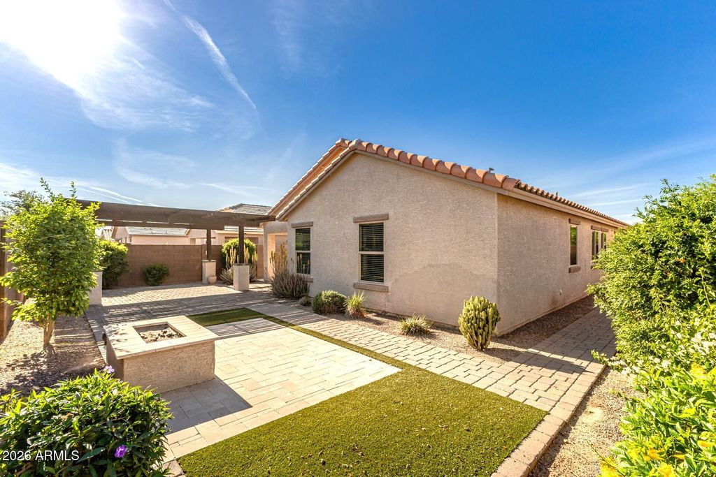 Photo of 2177 E Gillcrest Road, Gilbert, AZ 85298 (MLS # 7000222)