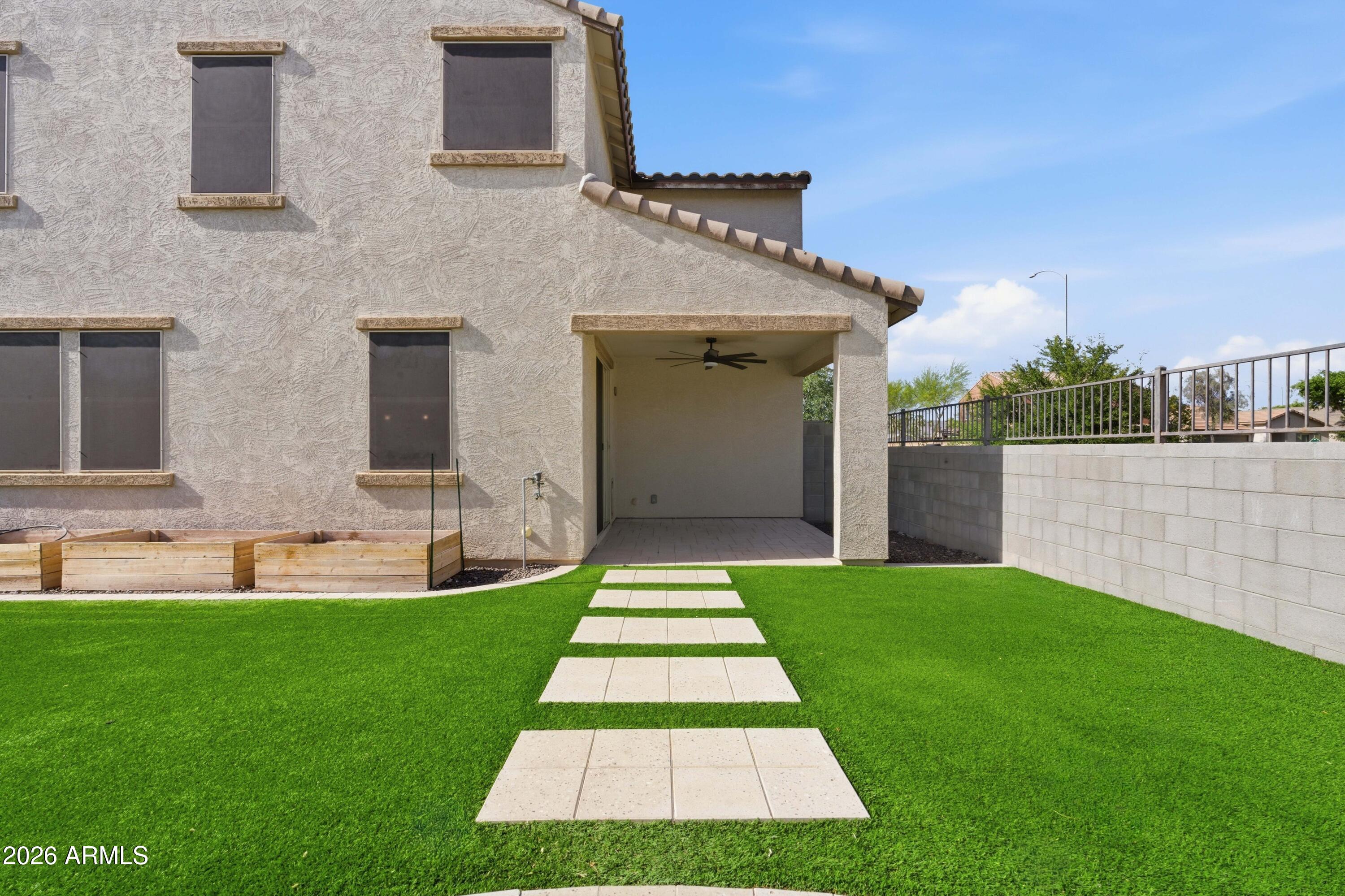 SIGNAL BUTTE ESTATES - Residential