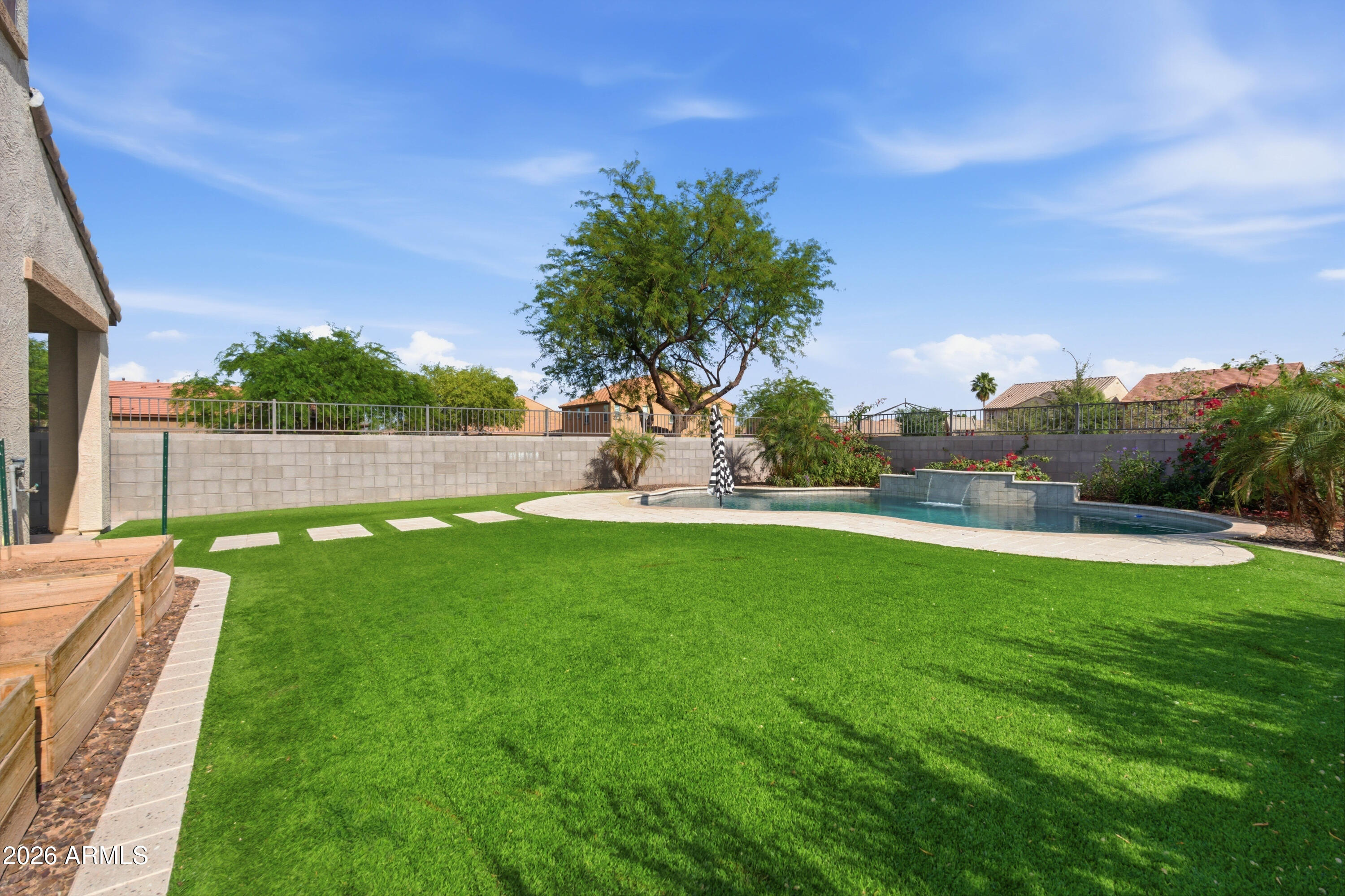 SIGNAL BUTTE ESTATES - Residential