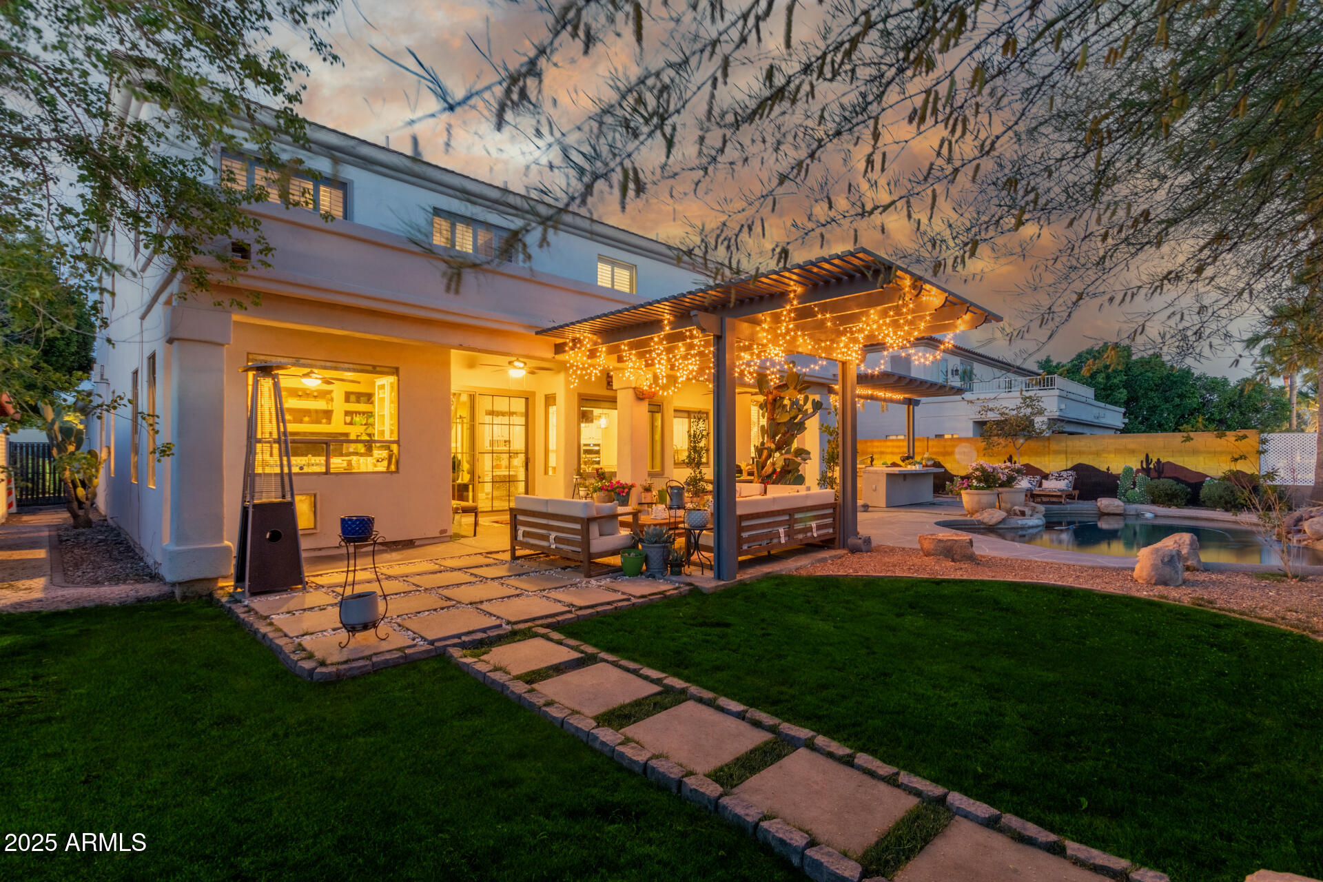 1421 W SALTSAGE Drive