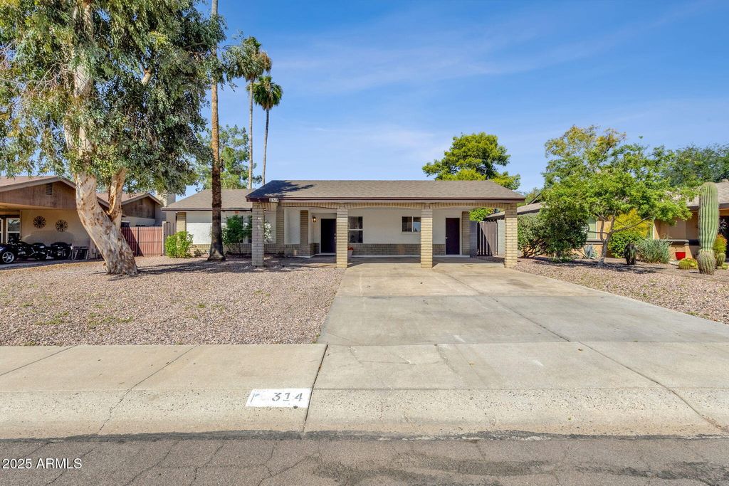 Photo of 314 W Topeka Drive, Phoenix, AZ 85027 (MLS # 6933628)