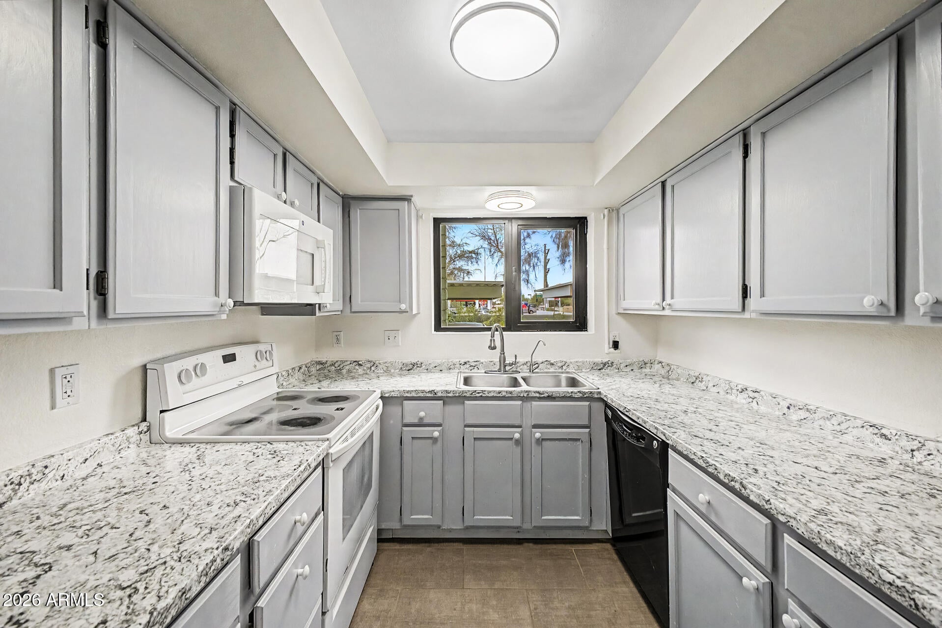 2315 W UNION HILLS Drive 120