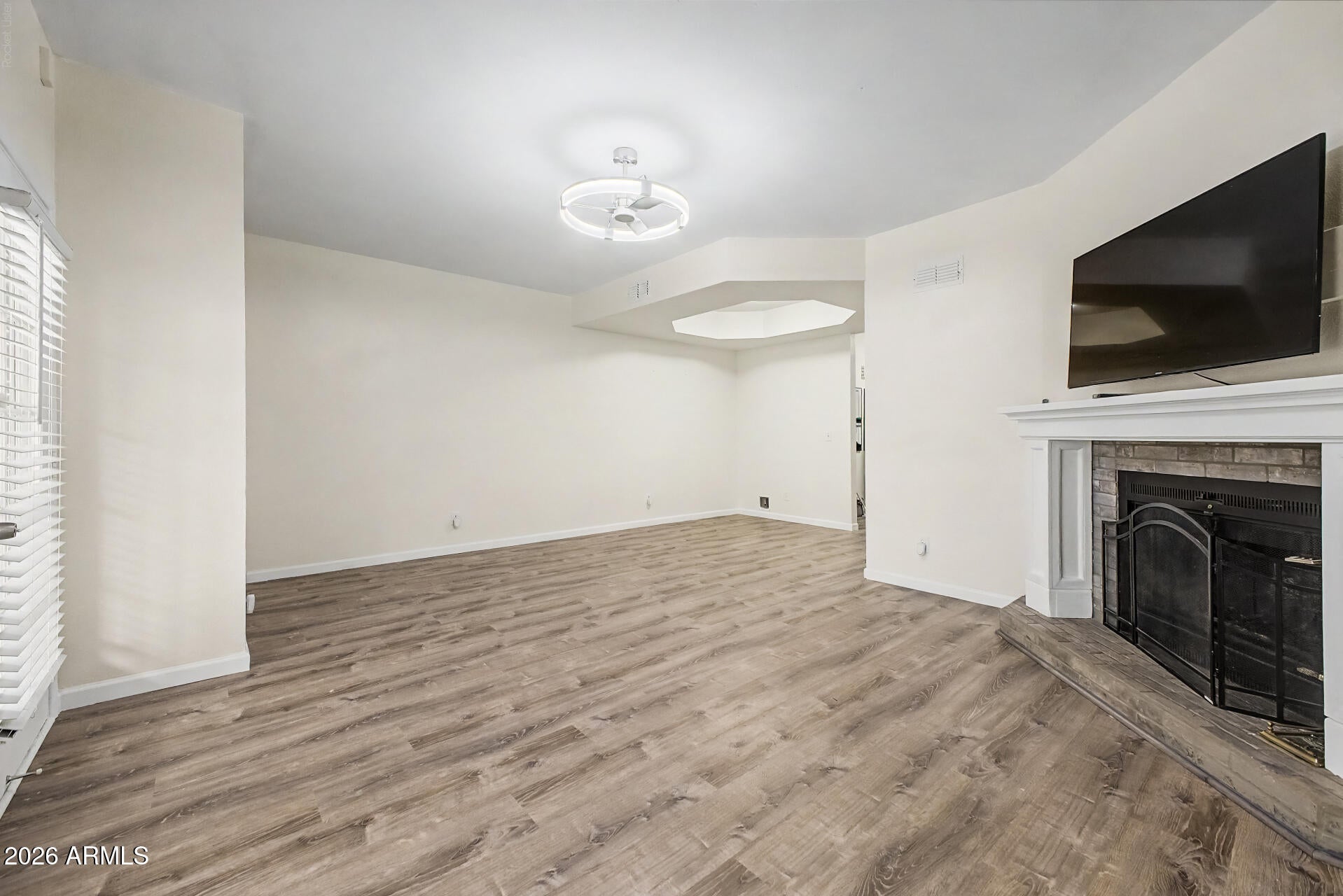 2315 W UNION HILLS Drive 120