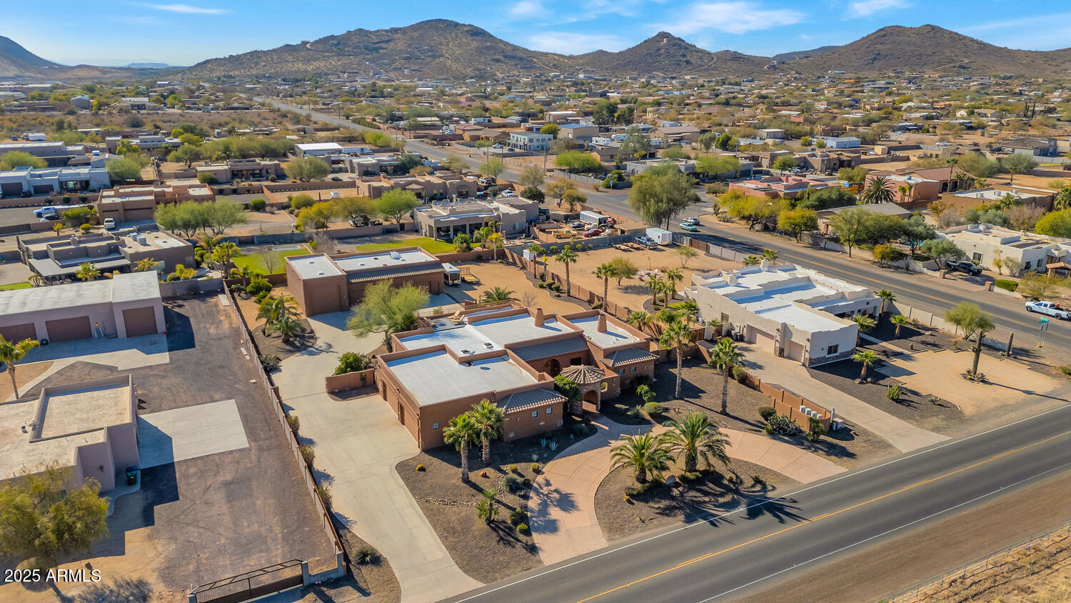 2625 W DESERT HILLS Drive