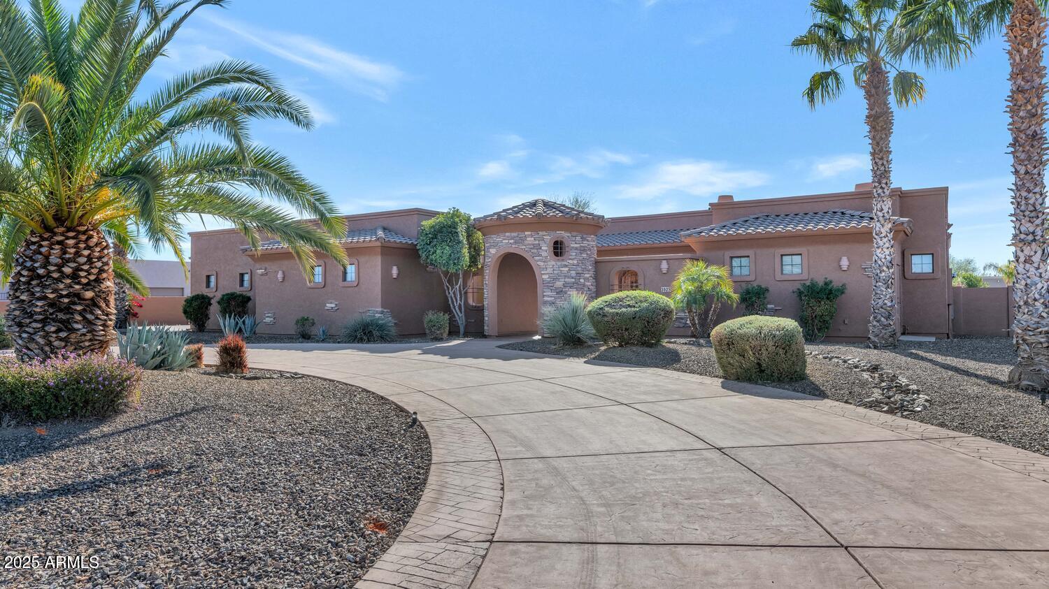 2625 W DESERT HILLS Drive