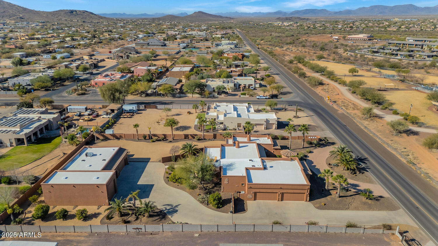 2625 W DESERT HILLS Drive