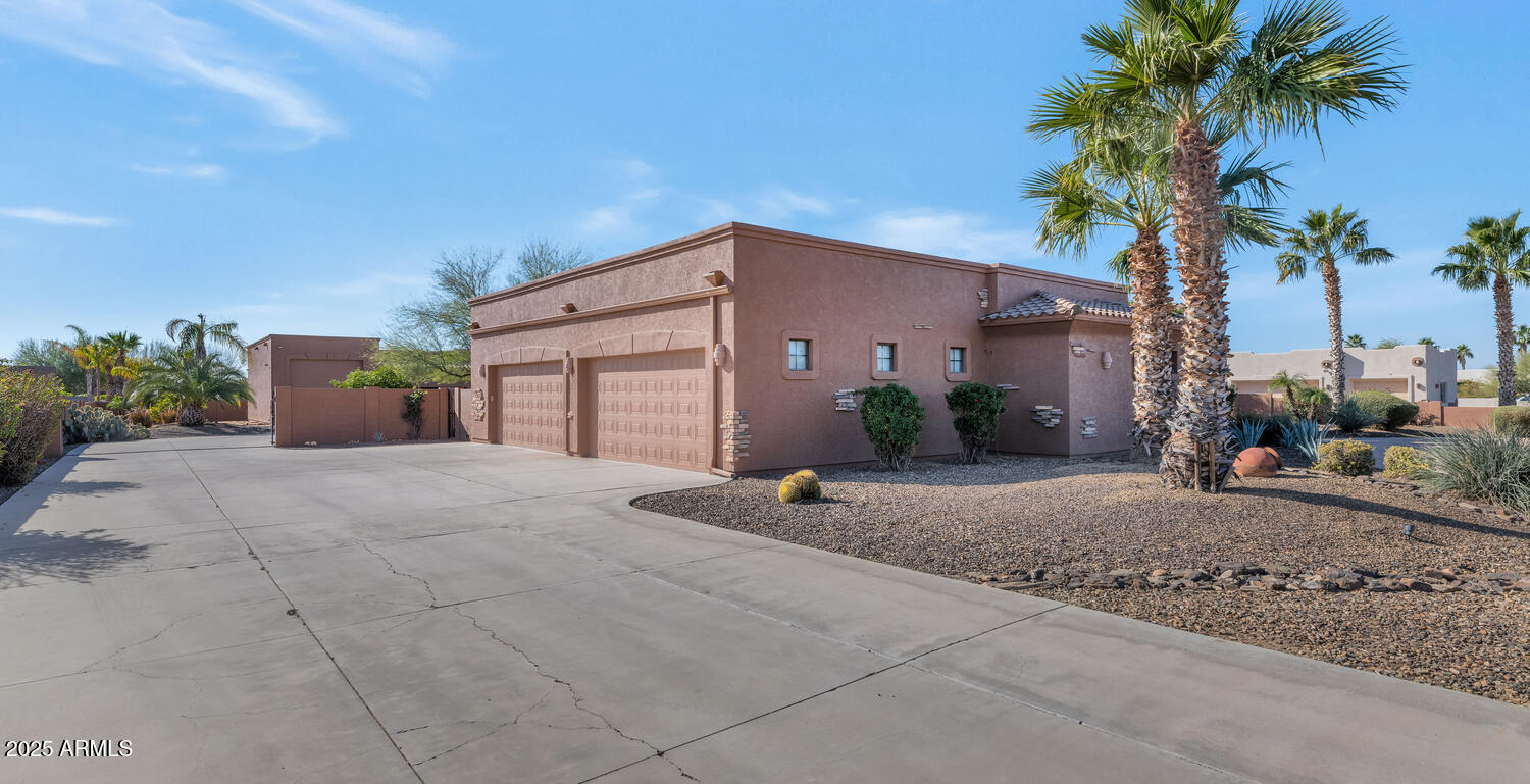2625 W DESERT HILLS Drive