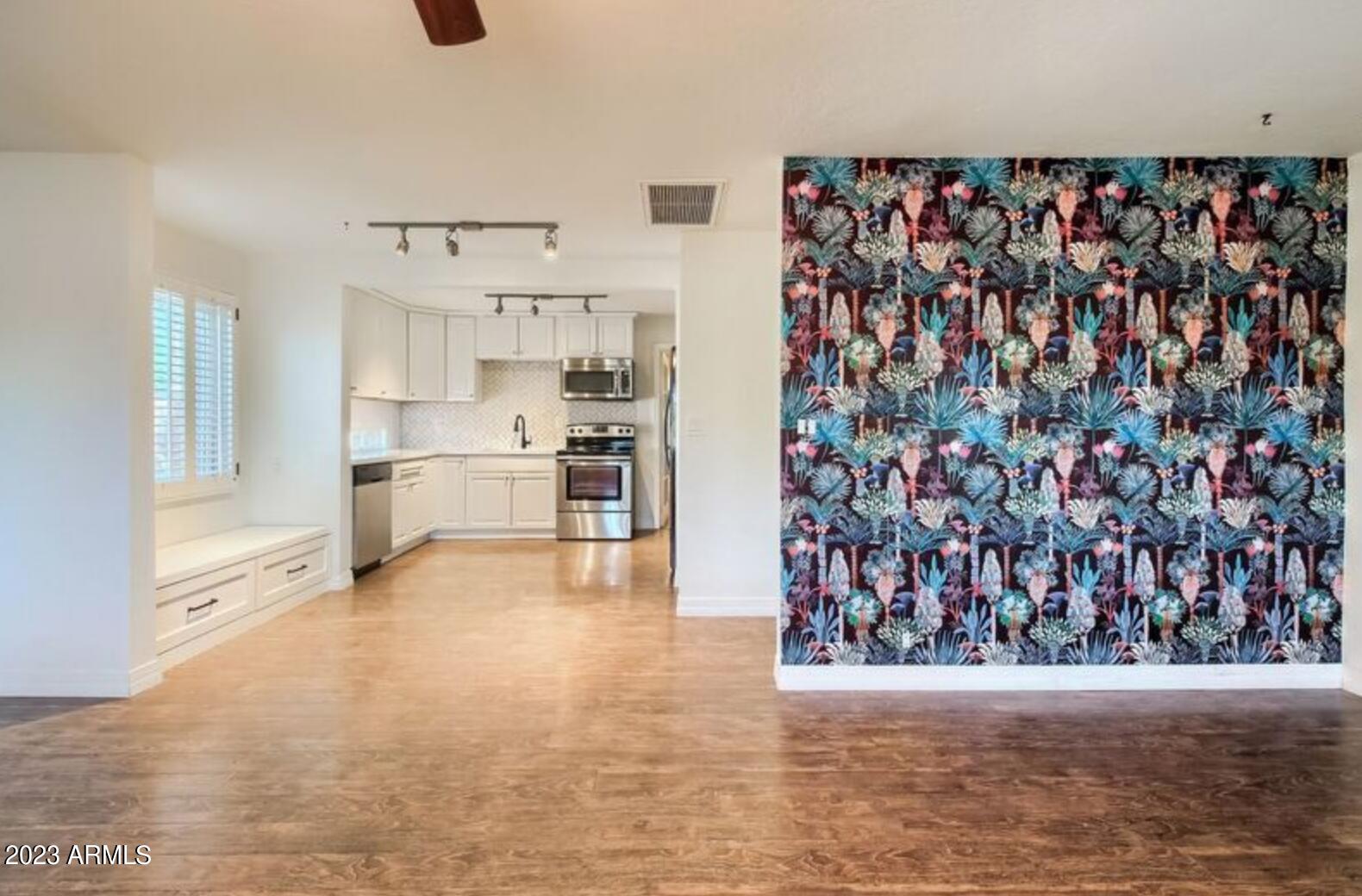 1430 E MEADOWBROOK Avenue