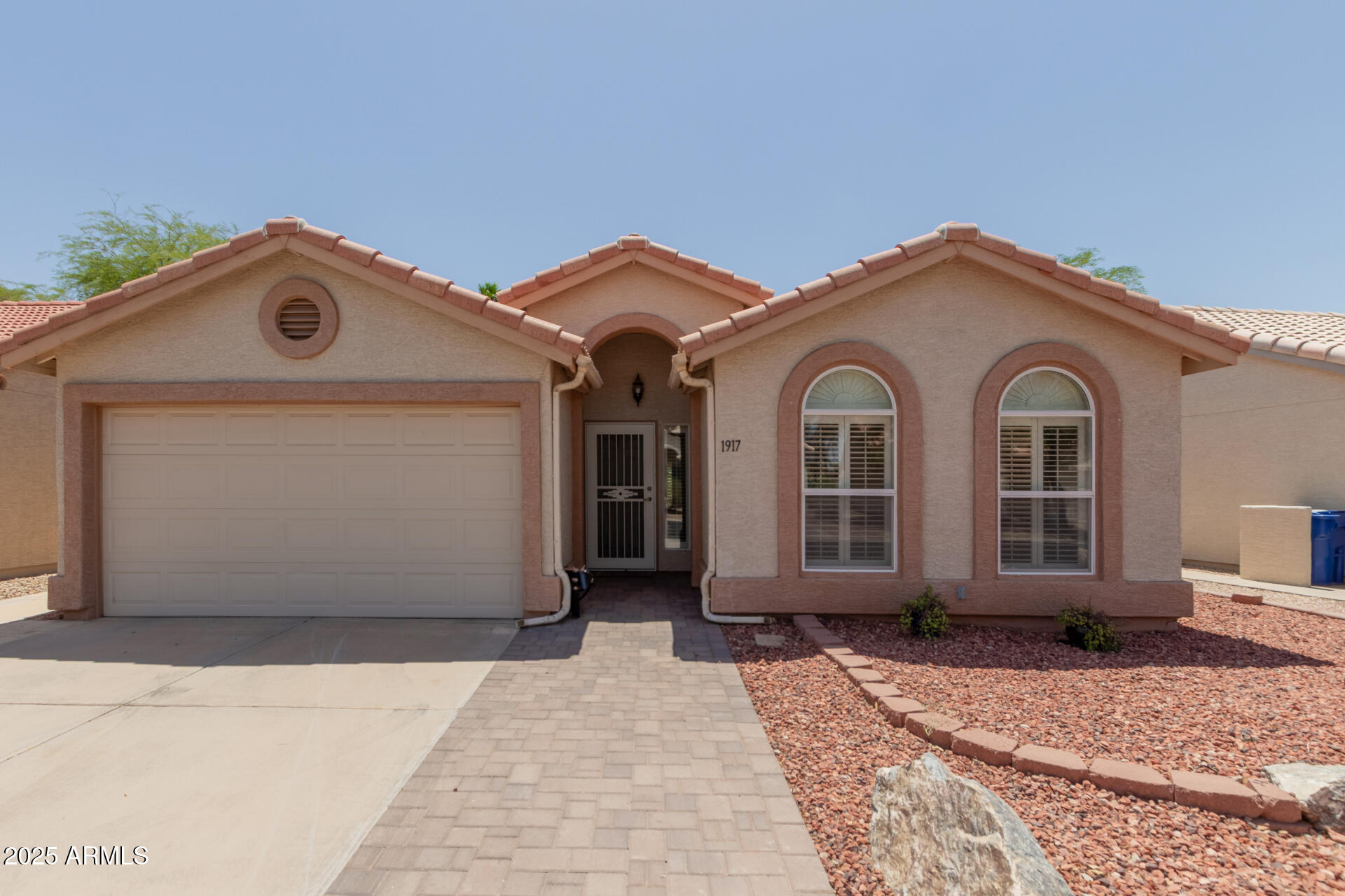 1917 E LINDRICK Drive