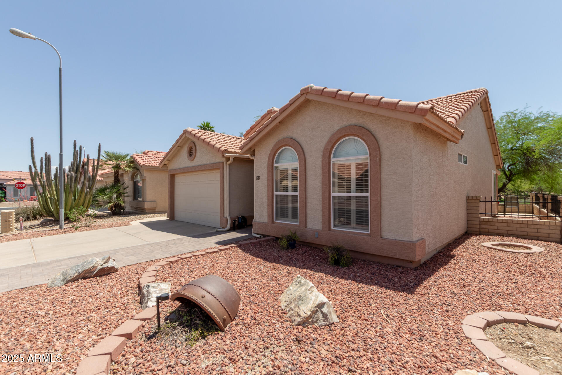 1917 E LINDRICK Drive