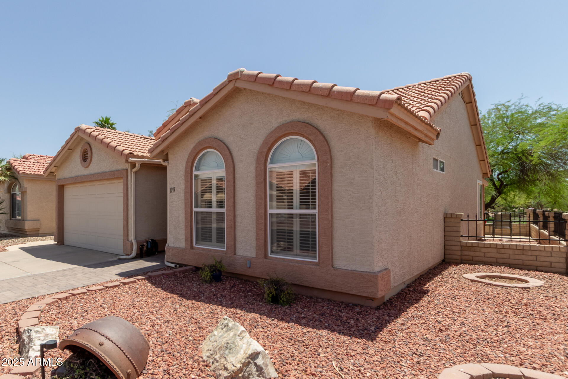 1917 E LINDRICK Drive
