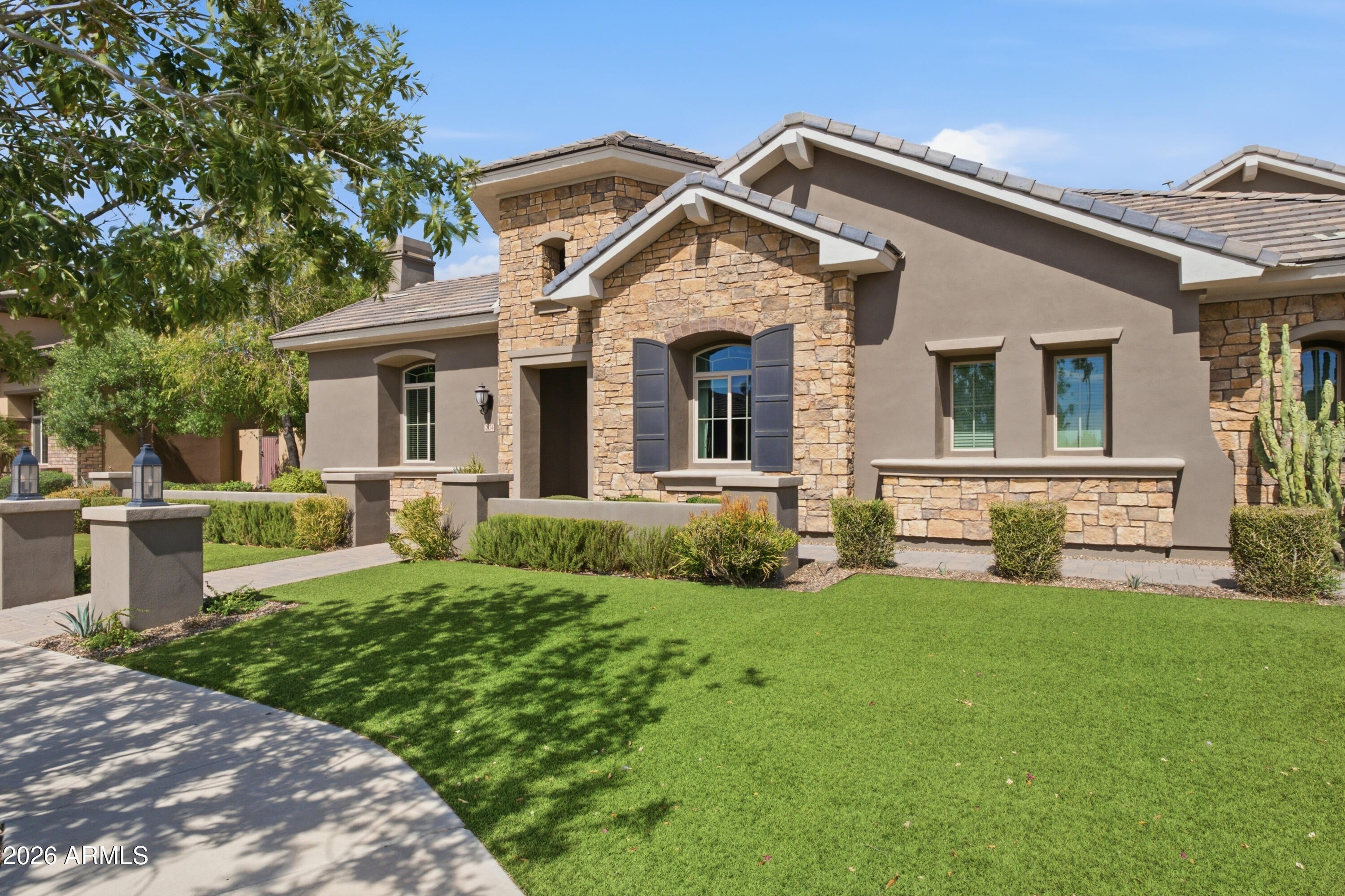 2174 E MEAD Drive