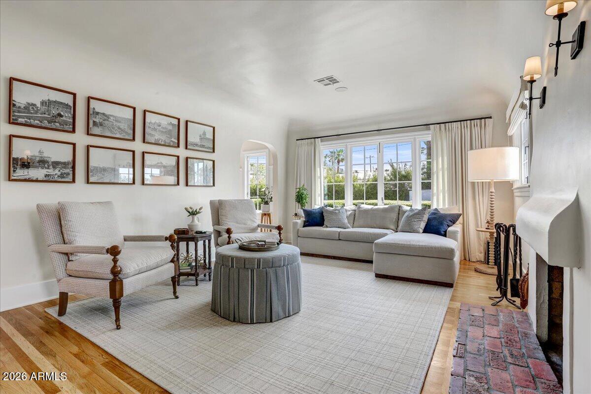 324 W MONTE VISTA Road