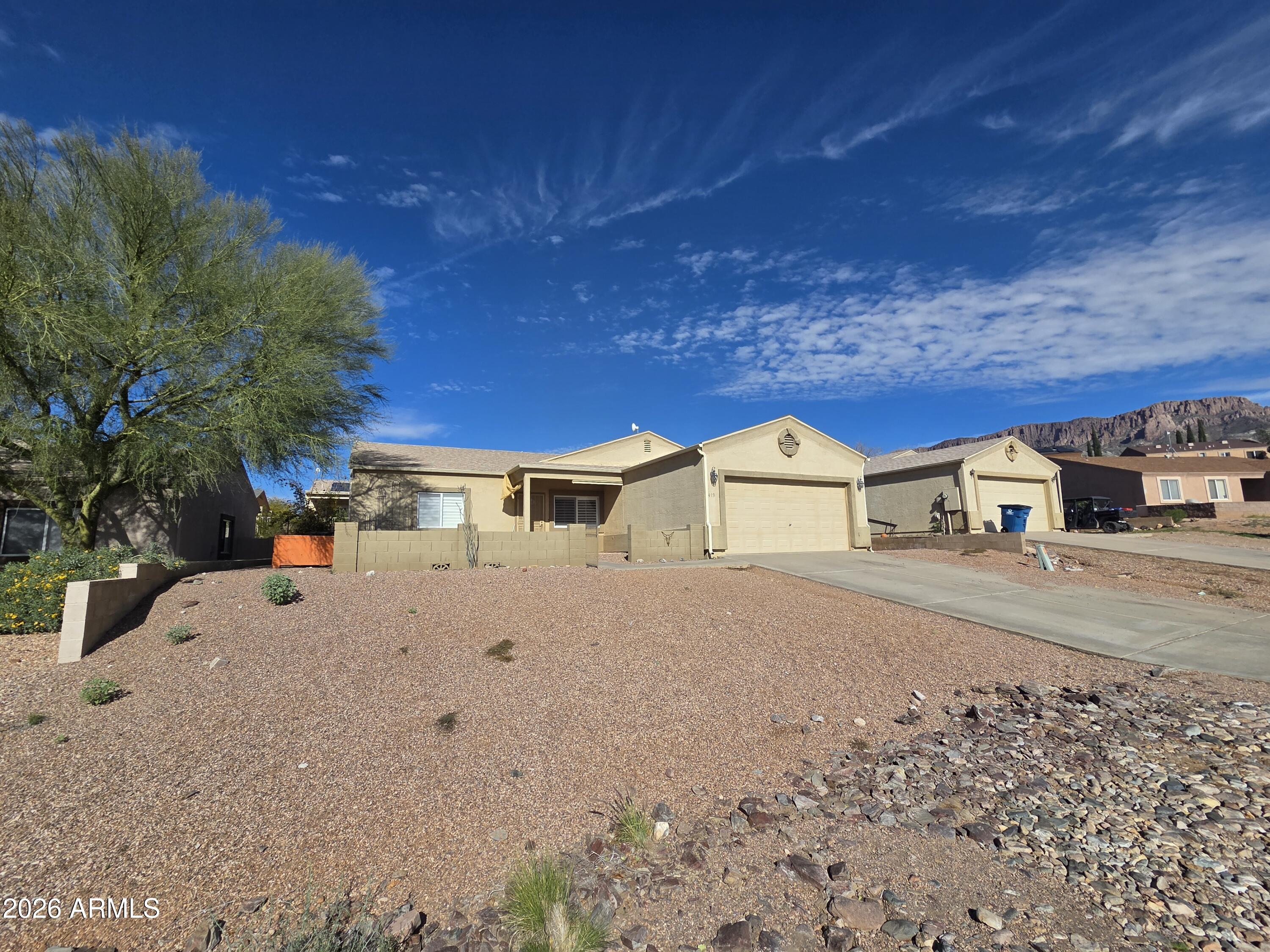 419 W PICKET POST Drive