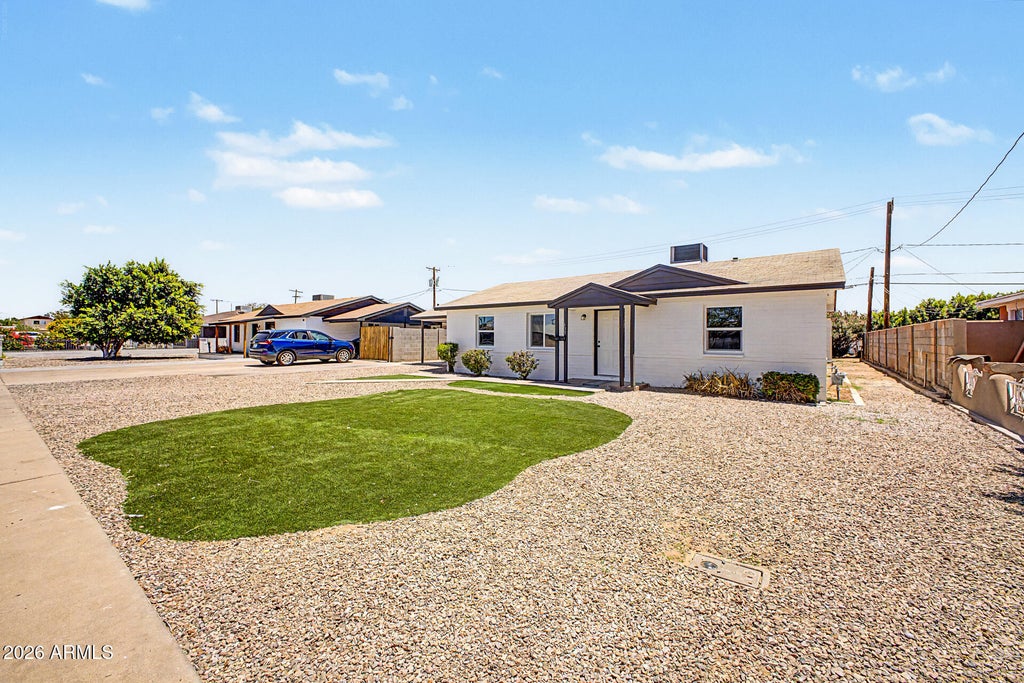 Photo of 639 S Sirrine, Mesa, AZ 85210 (MLS # 7038449)