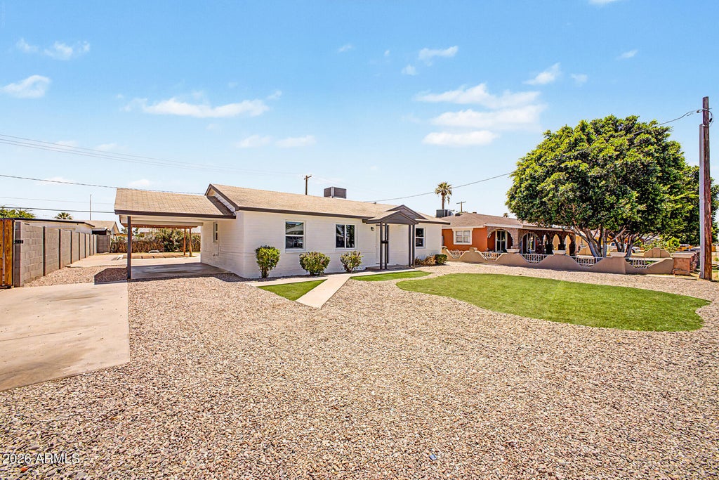 Photo of 639 S Sirrine, Mesa, AZ 85210 (MLS # 7038449)