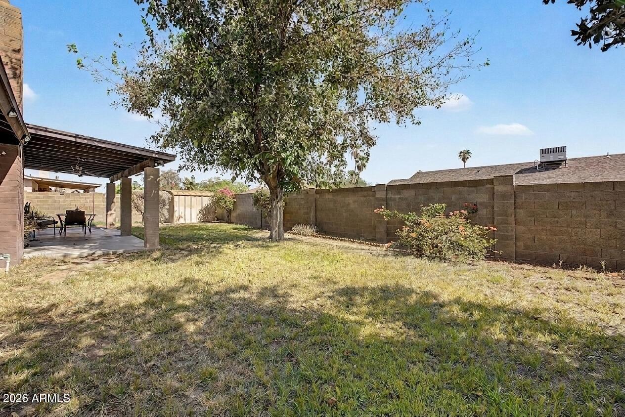 3215 W PARADISE Lane