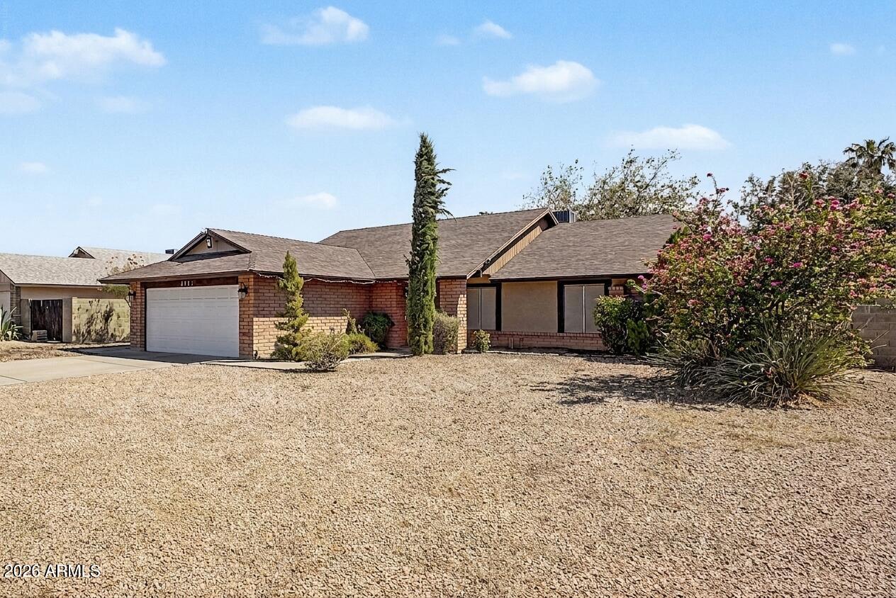 3215 W PARADISE Lane