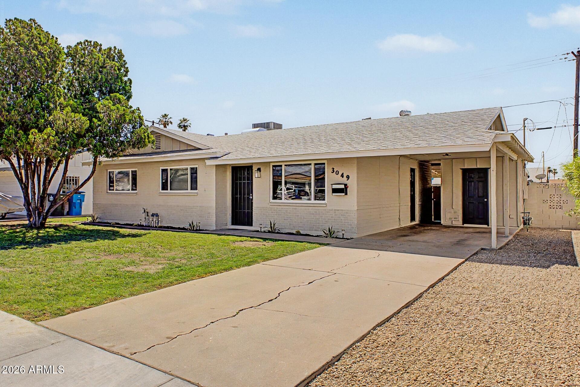 3049 W CORRINE Drive